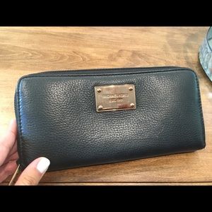 Black Michael kors wallet